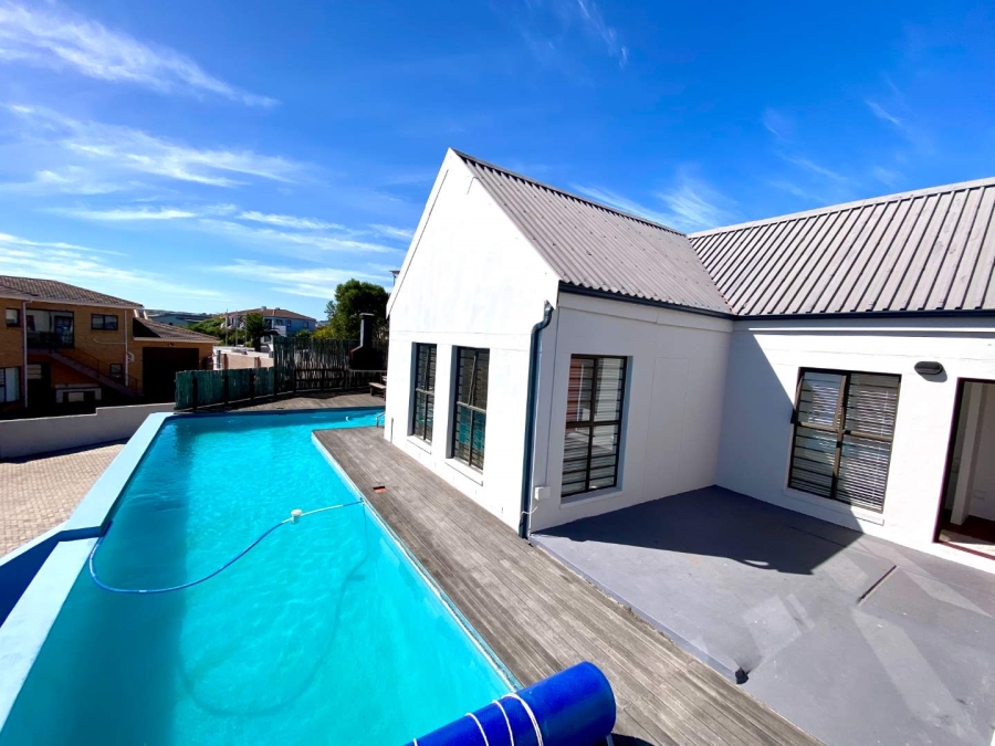 7 Bedroom Property for Sale in Myburgh Park Western Cape